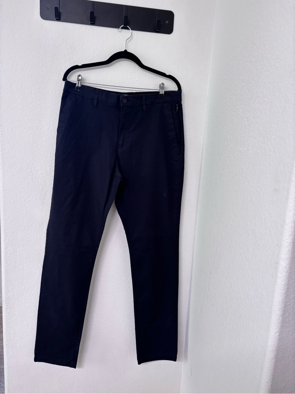 Old Navy Ultimate Tech Slim Built-In Flex - Men's Navy Slim Chinos